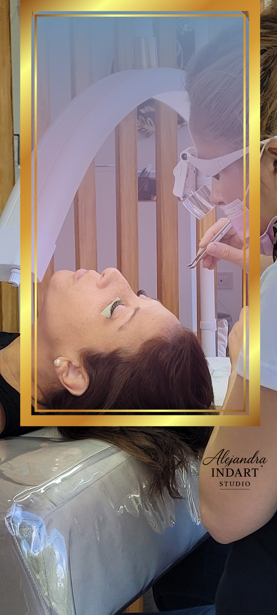 Aplicación de extensión de pestañas pelo a pelo en una clienta, trabajo real de Alejandra Indart Studio